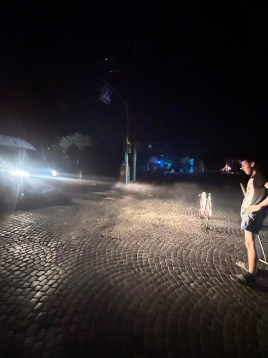У Чернівцях комунальники вночі перемощують бруківки на низці вулиць У Чернівцях комунальники вночі перемощують бруківки на низці вулиць