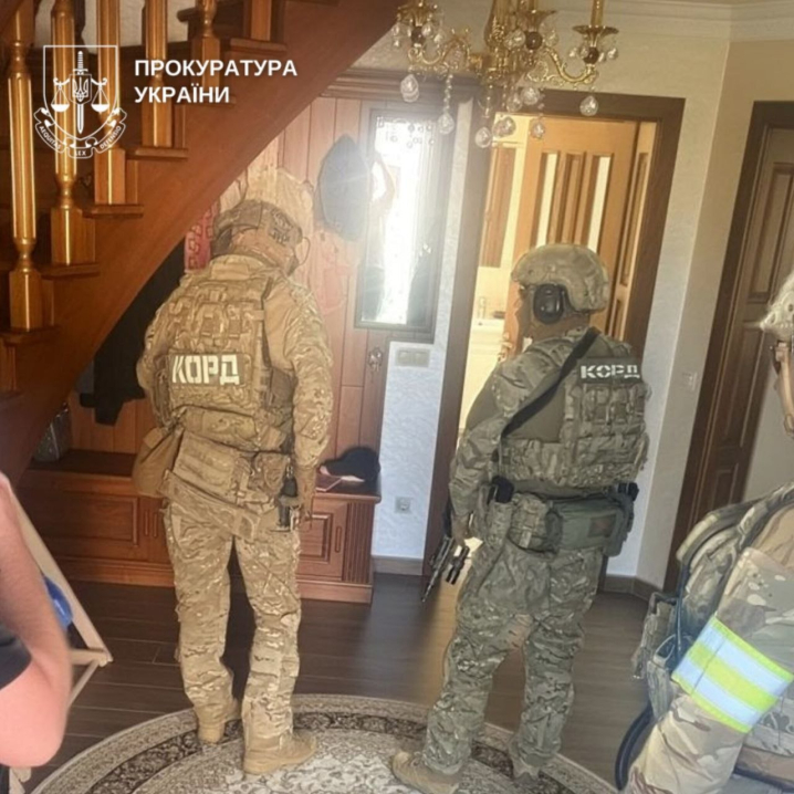 На Буковині чоловік погрожував і вимагав у власника агробізнесу 50 тисяч доларів На Буковині чоловік погрожував і вимагав у власника агробізнесу 50 тисяч доларів