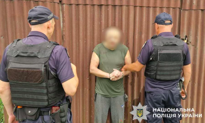 Родичі чоловіка, який 11 днів ховався в лісі, заявили, що поліція напала на нього першою