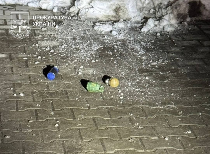 Кинув гранату в поліцейських: на Буковині судитимуть 48-річного чоловіка Кинув гранату в поліцейських: на Буковині судитимуть 48-річного чоловіка