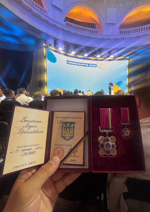 Президент Зеленський вручив буковинському каратисту Андрію Заплітному орден «За заслуги» ІІ ступеня Президент Зеленський вручив буковинському каратисту Андрію Заплітному орден «За заслуги» ІІ ступеня