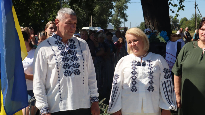 У Лівинцях урочисто зустріли Віктора Камбура, який повернувся з російського полону У Лівинцях урочисто зустріли Віктора Камбура, який повернувся з російського полону
