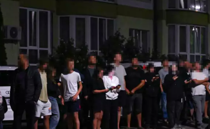 Рятувальники розповіли про вибух гранати у багатоповерхівці в Чернівцях Рятувальники розповіли про вибух гранати у багатоповерхівці в Чернівцях