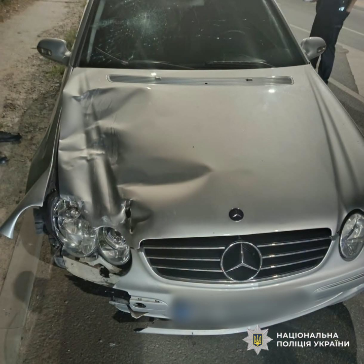 У Чернівцях на Руській п’яний 20-річний водій Mercedes збив 16-річного хлопця на електроскутері У Чернівцях на Руській п’яний 20-річний водій Mercedes збив 16-річного хлопця на електроскутері