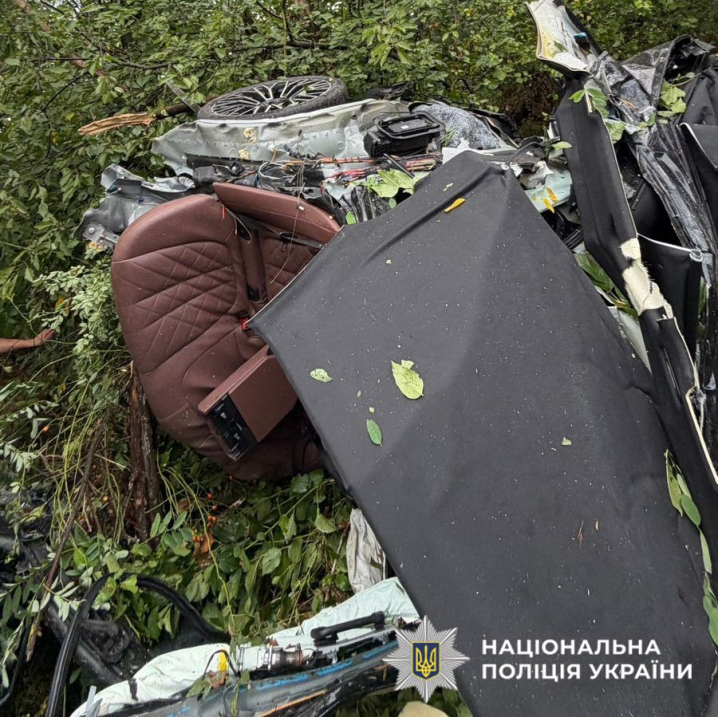 На Буковині у карколомній ДТП загинув 35-річний киянин: у авто влетіла вантажівка На Буковині у карколомній ДТП загинув 35-річний киянин: у авто влетіла вантажівка