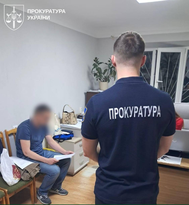 У Чернівцях підозрюваних у торгівлі органами взяли під варту: кожному призначили 1,5 млн грн застави У Чернівцях підозрюваних у торгівлі органами взяли під варту: кожному призначили 1,5 млн грн застави