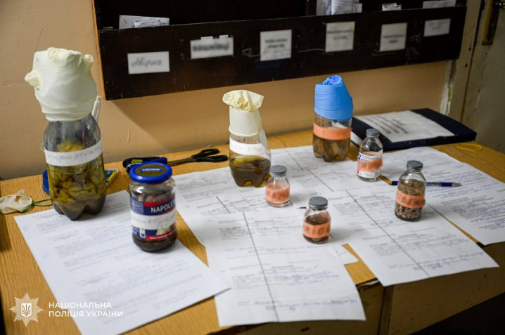 У Чернівцях підозрюваних у торгівлі органами взяли під варту: кожному призначили 1,5 млн грн застави У Чернівцях підозрюваних у торгівлі органами взяли під варту: кожному призначили 1,5 млн грн застави