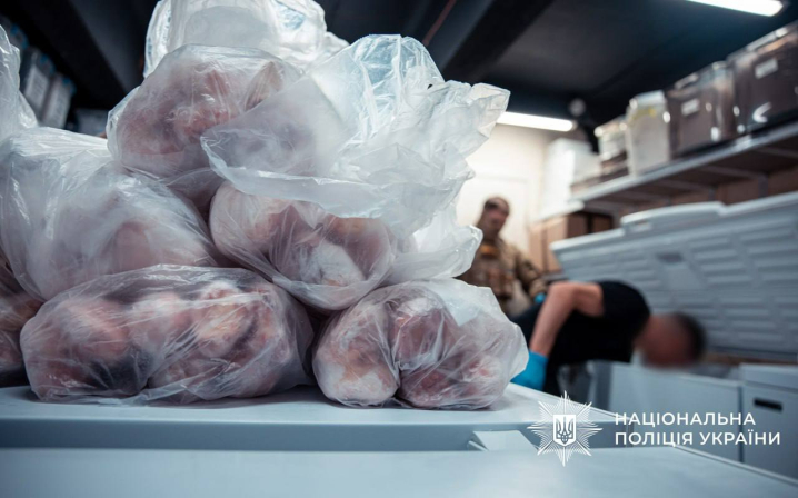 У Чернівцях підозрюваних у торгівлі органами взяли під варту: кожному призначили 1,5 млн грн застави У Чернівцях підозрюваних у торгівлі органами взяли під варту: кожному призначили 1,5 млн грн застави