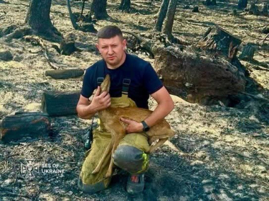 Буковинські надзвичайники у Франції врятували з вогню дитинча козулі