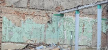 У Чернівцях виявили унікальне панно віденської сецесії під час будівельних робіт на вулиці Кобилянської