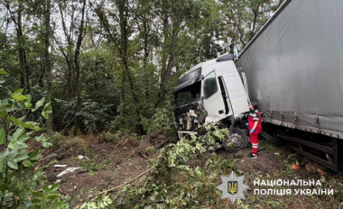 На Буковині у карколомній ДТП загинув 35-річний киянин: у авто влетіла вантажівка