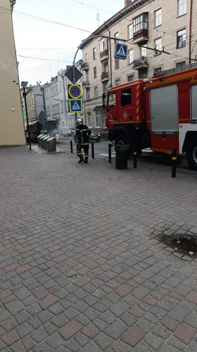 На вулиці Університетській у Чернівцях горять підземні смітники
