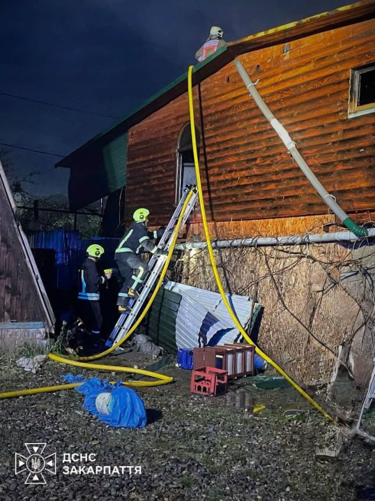 Дві туристки з Буковини згоріли заживо під час пожежі на базі відпочинку в Солотвино