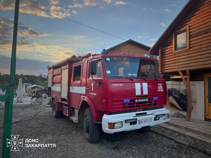 Дві туристки з Буковини згоріли заживо під час пожежі на базі відпочинку в Солотвино