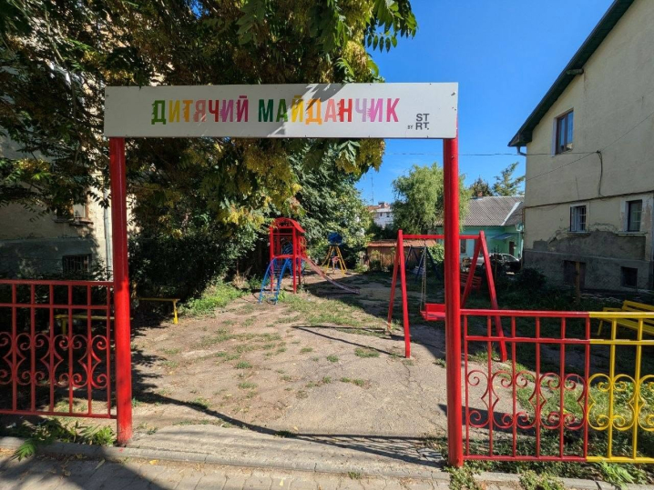 У Чернівцях привели до ладу три майданчики на Алма-Атинській, Шкільній та Скальда