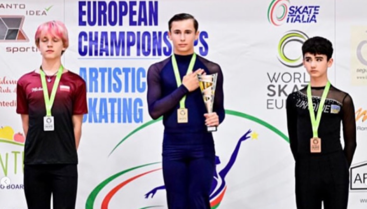 Чернівчанин Чорней Матвій здобув 3 місце на Чемпіонаті Європи з фігурного катання на роликових ковзанах Чернівчанин Чорней Матвій здобув 3 місце на Чемпіонаті Європи з фігурного катання на роликових ковзанах