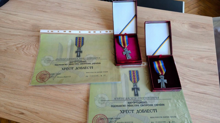 Воїни з Буковини посмертно удостоїлися відзнаки Міністерства оборони «Хрест доблесті» Воїни з Буковини посмертно удостоїлися відзнаки Міністерства оборони «Хрест доблесті»