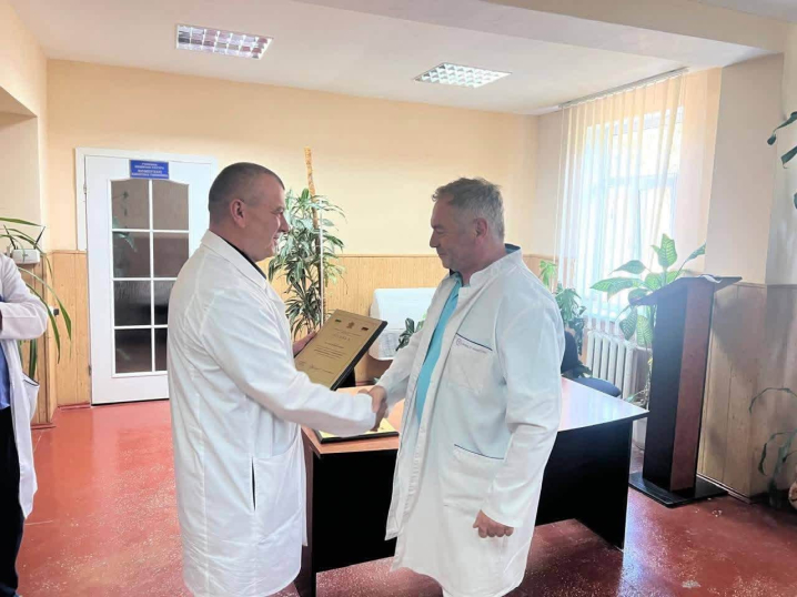 У Чернівцях трьом пацієнтам встановили імпланти для протезування кінцівок У Чернівцях трьом пацієнтам встановили імпланти для протезування кінцівок
