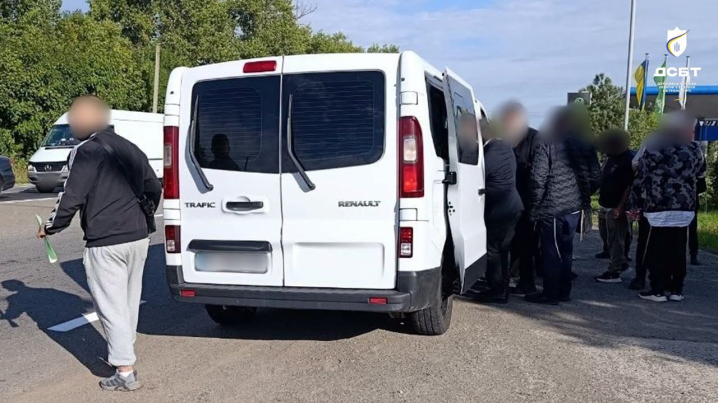 На Буковині виявили 22 водіїв, які перевозили пасажирів без ліцензії На Буковині виявили 22 водіїв, які перевозили пасажирів без ліцензії