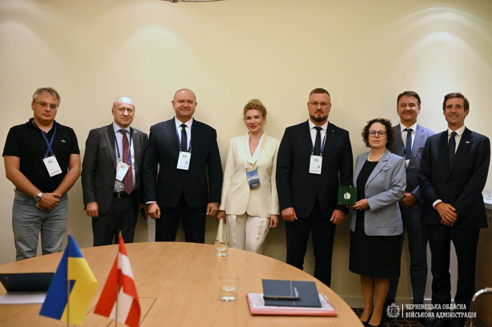 Буковина представила свій потенціал на саміті "Карпатської вісімки" Буковина представила свій потенціал на саміті "Карпатської вісімки"