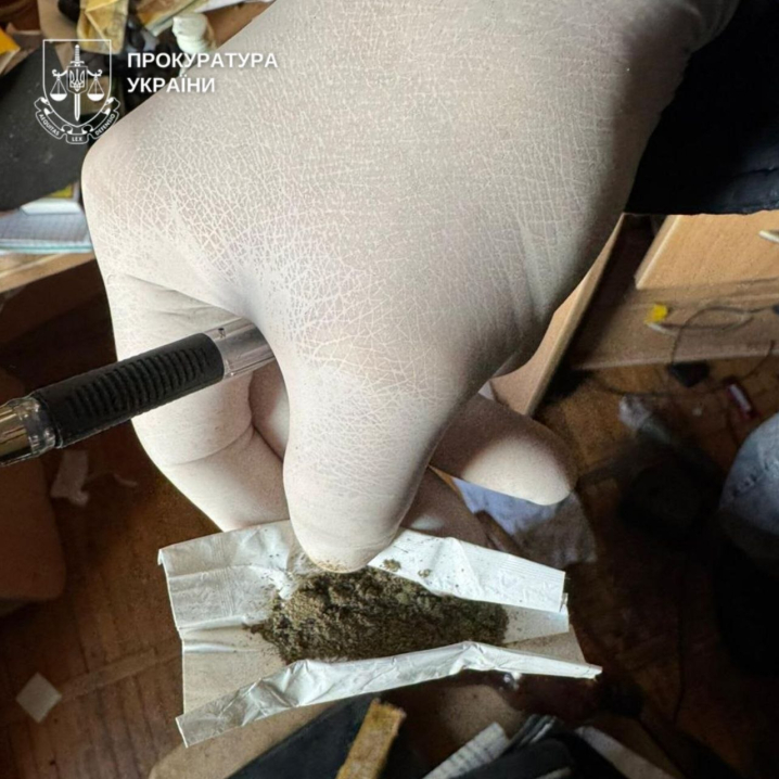 Чернівчанина засудили до 9 років за збут амфетаміну та PVP поштою Чернівчанина засудили до 9 років за збут амфетаміну та PVP поштою