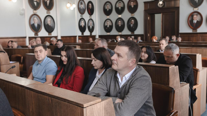 Фоторепортаж із зали засідань вересневої сесії Чернівецької міської ради Фоторепортаж із зали засідань вересневої сесії Чернівецької міської ради