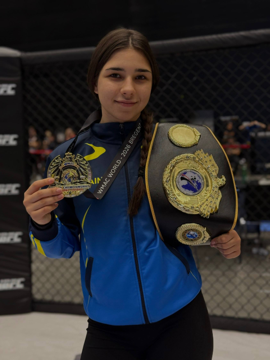 Студентка ЧНУ здобула дві золоті медалі на чемпіонаті світу з козацького двобою