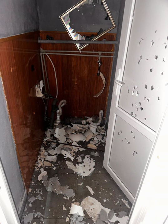 У Чернівцях невідомі розтрощили укриття на вулиці Скальда
