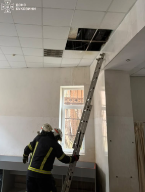На Буковині горів житловий будинок, суха трава і магазин одягу