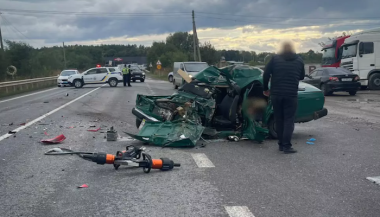 Моторошна ДТП у Недобоївцях: рятувальники вирізали людей з понівеченого авто