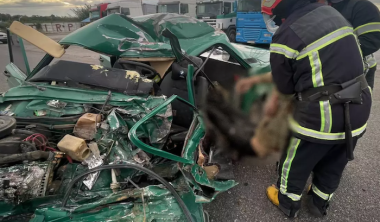 Моторошна ДТП у Недобоївцях: рятувальники вирізали людей з понівеченого авто