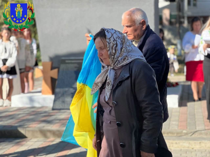 У громаді на Буковині відкрили пам’ятні знаки двом полеглим захисникам України