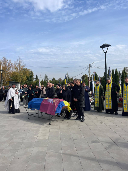 У Чернівцях попрощалися із солдатом Володимиром Грапіняком У Чернівцях попрощалися із солдатом Володимиром Грапіняком