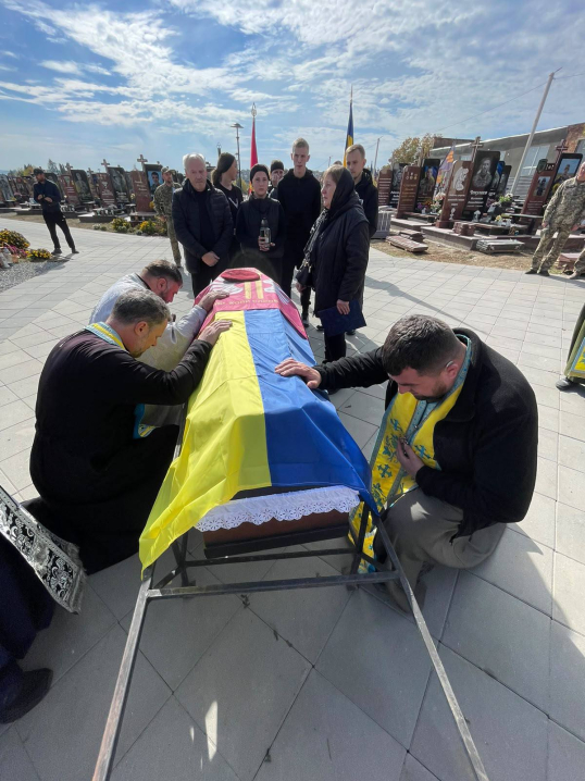 У Чернівцях попрощалися із солдатом Володимиром Грапіняком У Чернівцях попрощалися із солдатом Володимиром Грапіняком