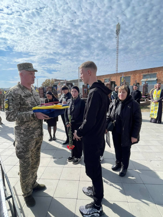 У Чернівцях попрощалися із солдатом Володимиром Грапіняком У Чернівцях попрощалися із солдатом Володимиром Грапіняком