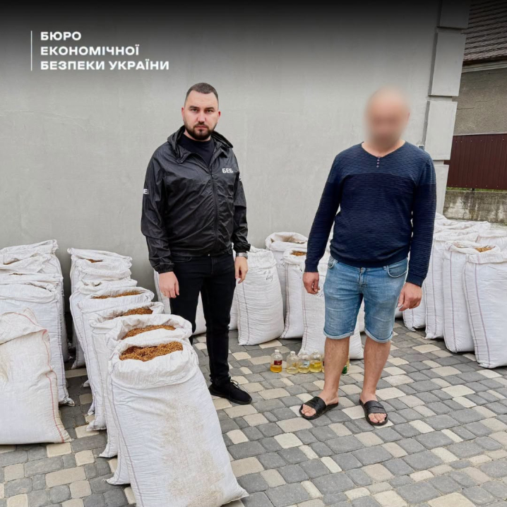 На Буковині викрили підпільний збут тютюну на пів мільйона гривень На Буковині викрили підпільний збут тютюну на пів мільйона гривень