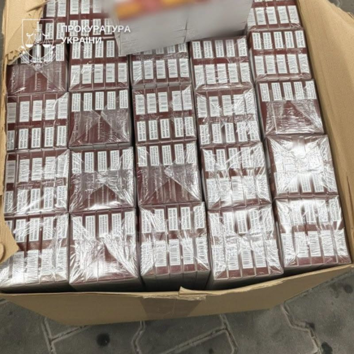 На Буковині громадянина Молдови оштрафували майже на 1,3 млн грн за контрабанду сигарет під полуницею На Буковині громадянина Молдови оштрафували майже на 1,3 млн грн за контрабанду сигарет під полуницею