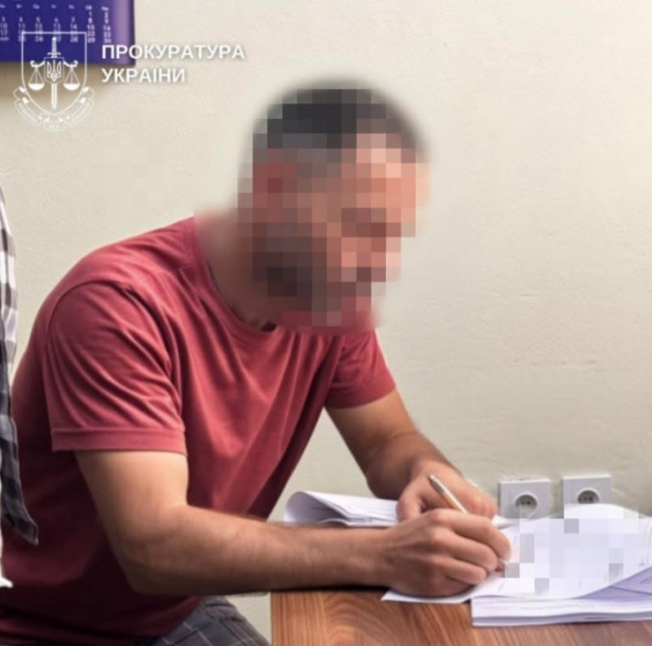 На Буковині громадянина Молдови оштрафували майже на 1,3 млн грн за контрабанду сигарет під полуницею На Буковині громадянина Молдови оштрафували майже на 1,3 млн грн за контрабанду сигарет під полуницею