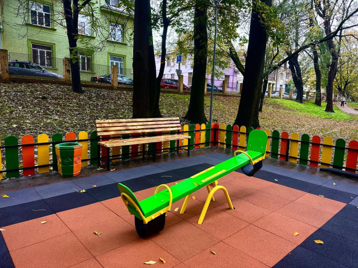 У парку Шевченка у Чернівцях відкрили інклюзивний майданчик У парку Шевченка у Чернівцях відкрили інклюзивний майданчик