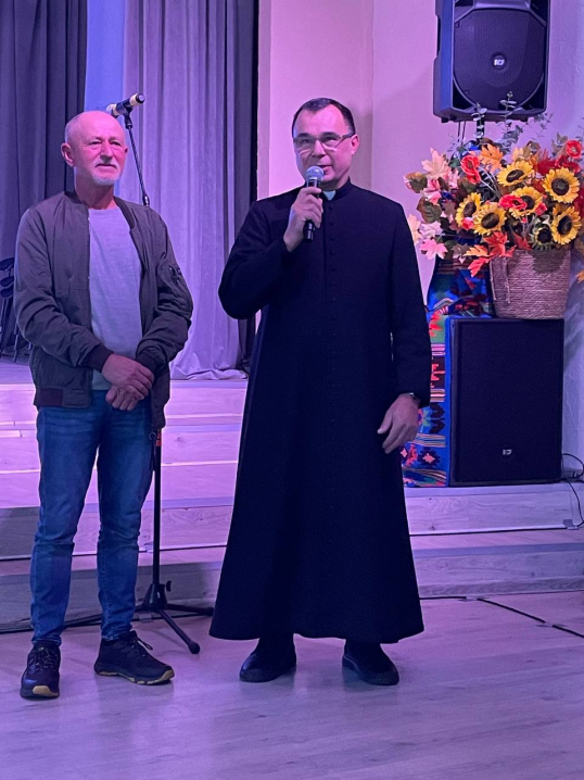 У Садгорі відбувся мультимедійний концерт-перформанс «Духовні скарби Садгори» У Садгорі відбувся мультимедійний концерт-перформанс «Духовні скарби Садгори»