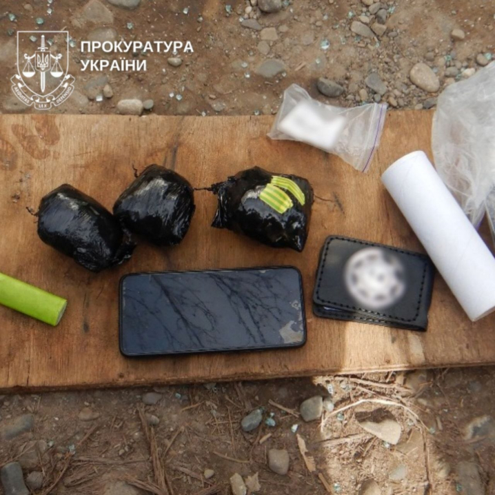 Чернівчанина засудили до 9 років за продаж психотропів Чернівчанина засудили до 9 років за продаж психотропів