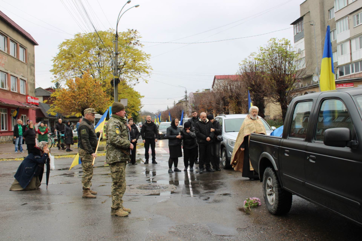 На Буковині попрощаються з молодим захисником Артемом Райляном На Буковині попрощаються з молодим захисником Артемом Райляном