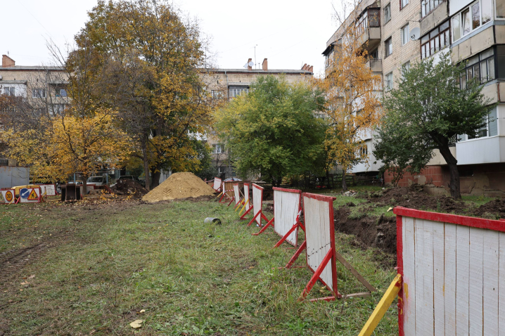 У Чернівцях прокладають нові тепломережі для резервного постачання тепла У Чернівцях прокладають нові тепломережі для резервного постачання тепла