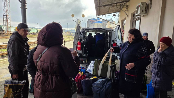 На Буковину евакуювалися 12 людей з Краматорська На Буковину евакуювалися 12 людей з Краматорська