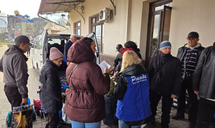 На Буковину евакуювалися 12 людей з Краматорська На Буковину евакуювалися 12 людей з Краматорська