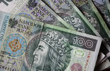 Готуємося до поїздки в Польщу: як моніторити курс злотих в обмінниках Києва