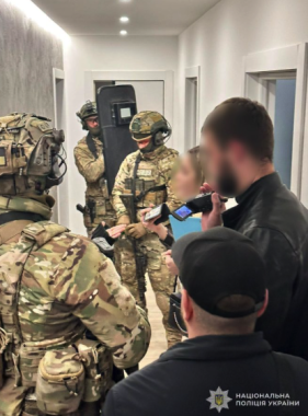 У  стрип-клубах Львова провели обшуки через крадіжки і шахрайство